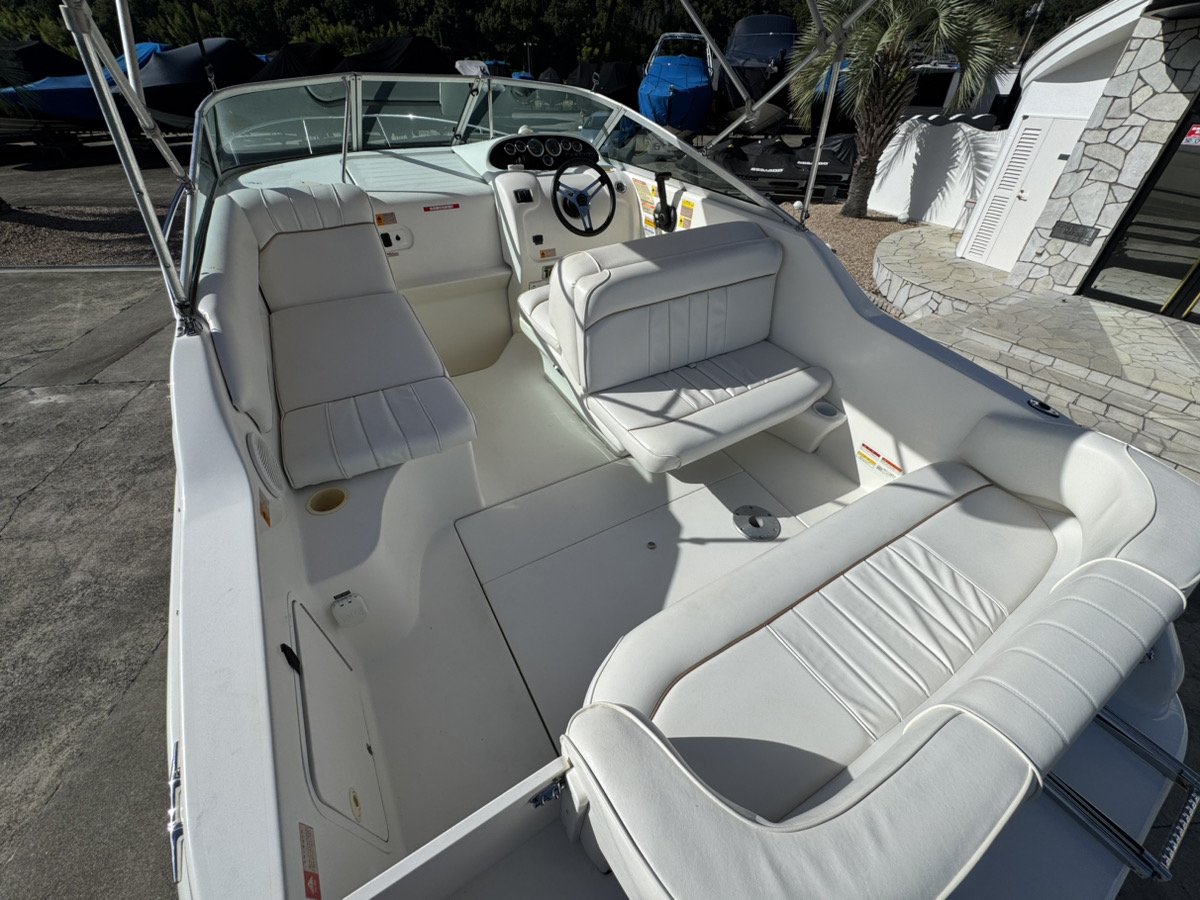 SeaRay 240 SunDancer