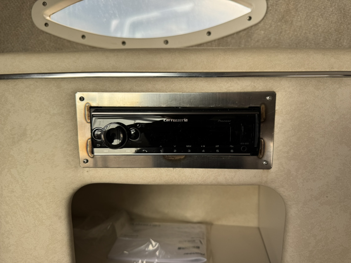 SeaRay 240 SunDancer