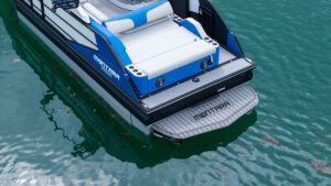 琵琶湖　ウェイクサーフィン　ウェイクボード　MONTARA　ウェイク艇　マリンスポーツ　ポンツーン　パーティボート