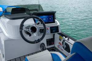 琵琶湖　ウェイクサーフィン　ウェイクボード　MONTARA　ウェイク艇　マリンスポーツ　ポンツーン　パーティボート