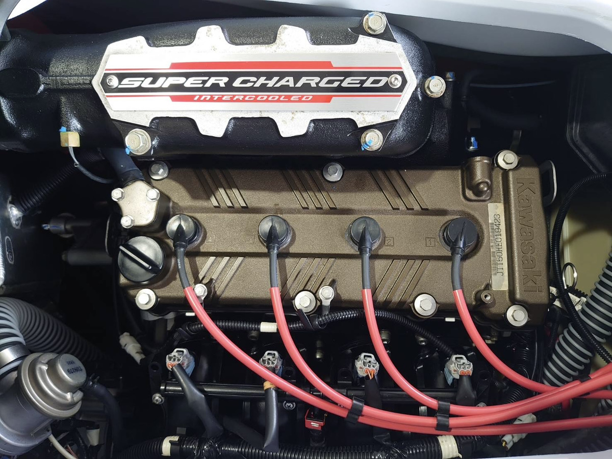 KAWASAKI ULTRA310LX（2016）