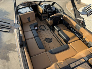 長龍マリーナ　マリブ　新艇　ウェイクサーフィン　スープラ