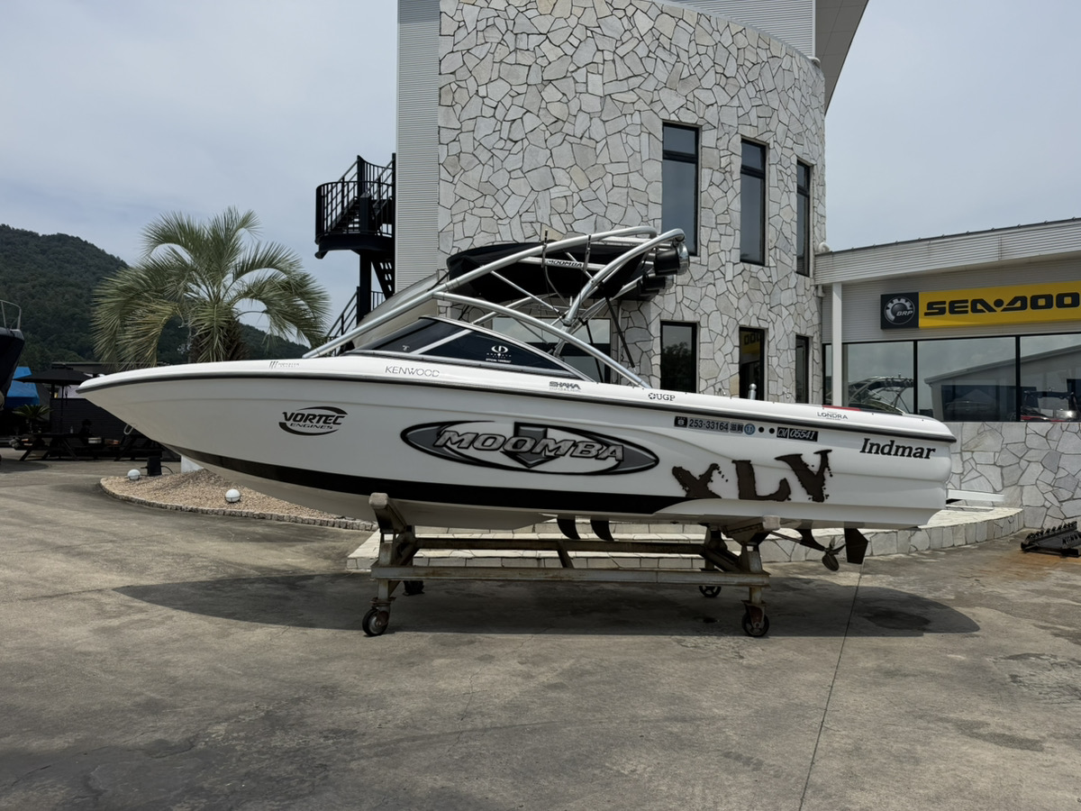 MOOMBA MOBIUS XLV