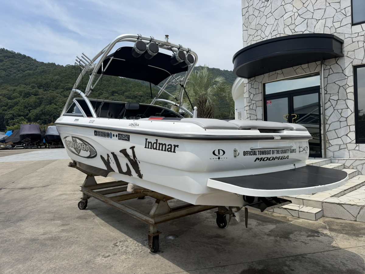 MOOMBA MOBIUS XLV