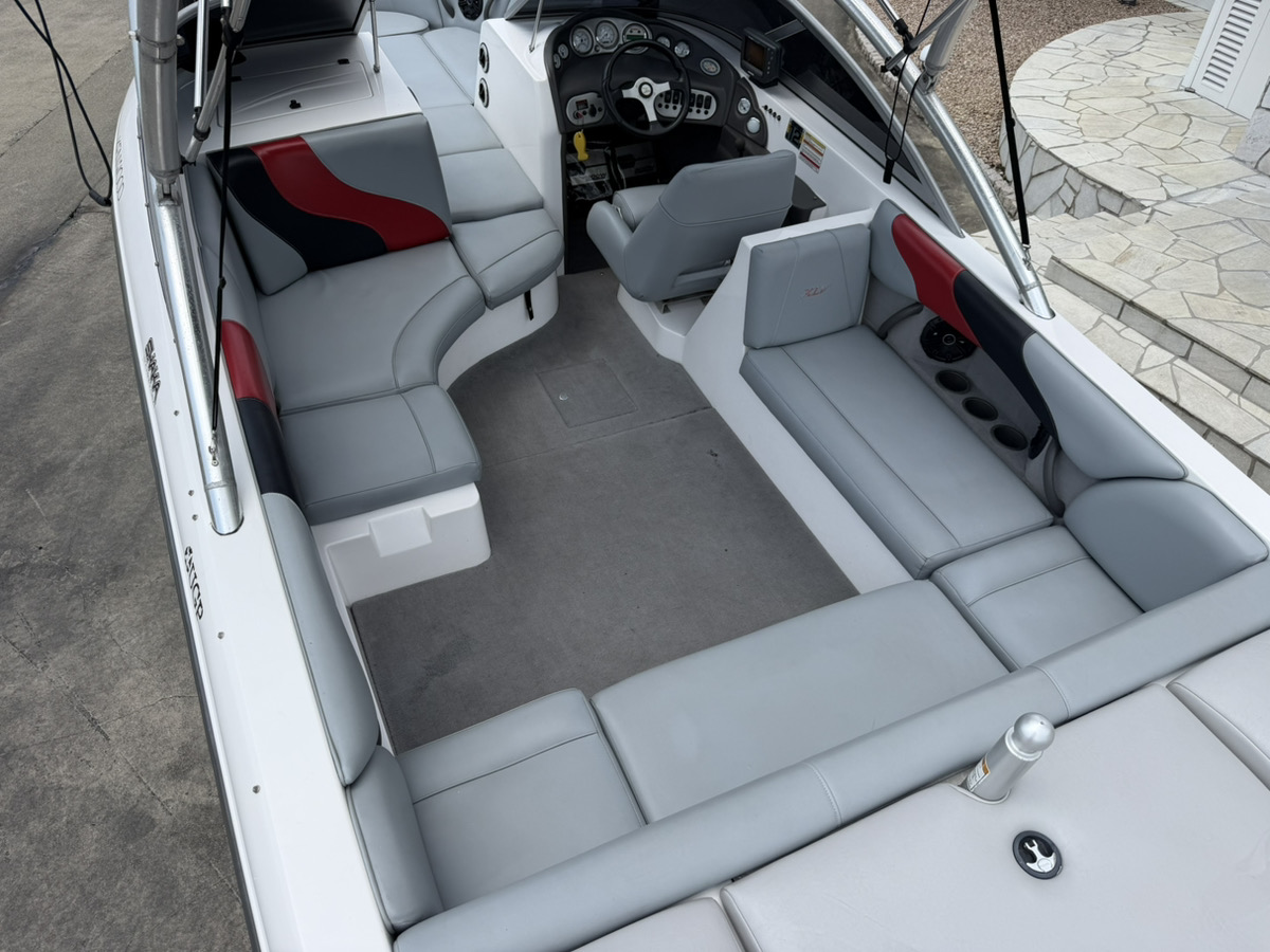 MOOMBA MOBIUS XLV